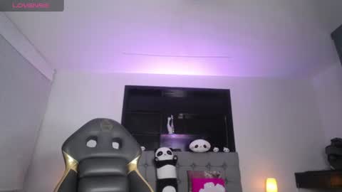 Snapshot of melanny_petite chatting on July 18, 1:15 pm melanny_petite online show from July 18, 1:15 pm