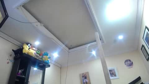 melany online show from December 12, 10:45 am