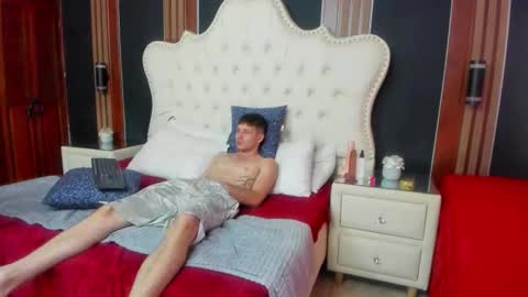 Snapshot of melanyandjecob chatting on February 14, 8:16 pm MelanyANDjacob online show from February 14, 8:16 pm