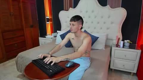 Snapshot of melanyandjecob chatting on February 25, 6:50 pm MelanyANDjacob online show from February 25, 6:50 pm