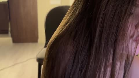 Snapshot of melanybunny chatting on December 6, 6:50 pm Adel online show from December 6, 6:50 pm