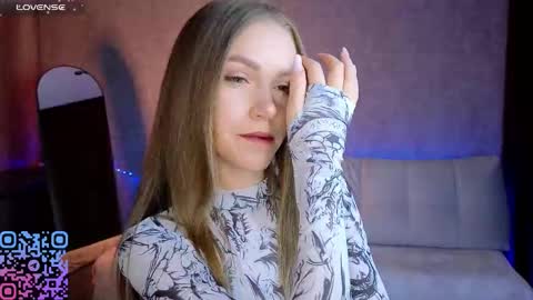 Melee Eva - Thumbs Up please  online show from March 18, 3:48 pm