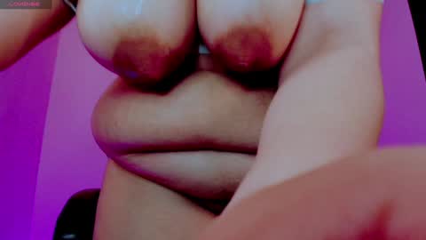 Snapshot of meleys_1 chatting on January 4, 3:40 am amelia online show from January 4, 3:40 am