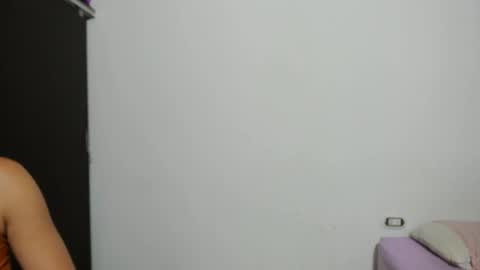 Snapshot of meli_mejia_18 chatting on March 1, 12:39 am Meli Mejia online show from March 1, 12:39 am