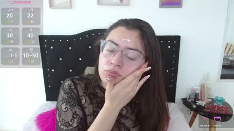 Snapshot of meli_taylorx chatting on January 2, 1:51 pm Azul online show from January 2, 1:51 pm