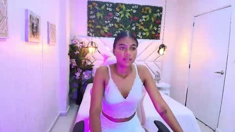 MELII EBONY online show from October 22, 12:05 pm