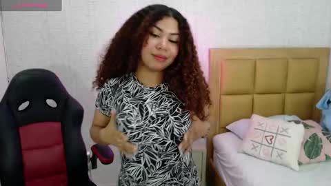 Snapshot of melinamartins chatting on February 3, 10:54 pm M E L I N A online show from February 3, 10:54 pm