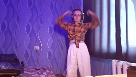 Snapshot of melinasandi chatting on April 7, 1:22 pm Sofia online show from April 7, 1:22 pm