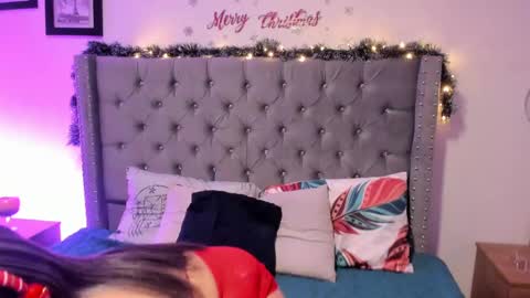 Snapshot of melinda_bob chatting on December 24, 1:39 pm Melinda online show from December 24, 1:39 pm