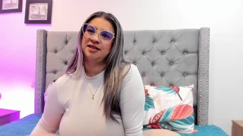 Snapshot of melinda_bob chatting on January 23, 1:24 pm Melinda online show from January 23, 1:24 pm