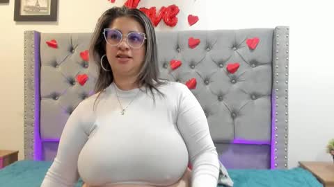 Snapshot of melinda_bob chatting on February 26, 2:25 pm Melinda online show from February 26, 2:25 pm