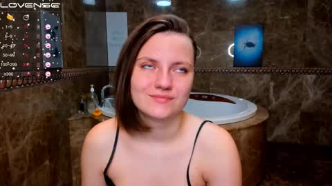 Snapshot of melindat chatting on October 19, 12:22 am Melinda online show from October 19, 12:22 am