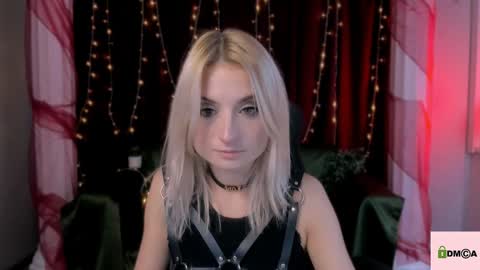 Snapshot of melisa_white1 chatting on December 5, 9:28 pm Melisa online show from December 5, 9:28 pm