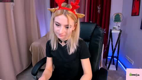 Snapshot of melisa_white1 chatting on December 28, 8:15 pm Melisa online show from December 28, 8:15 pm