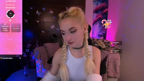 Snapshot of melisa_white1 chatting on February 3, 9:39 pm Melisa online show from February 3, 9:39 pm