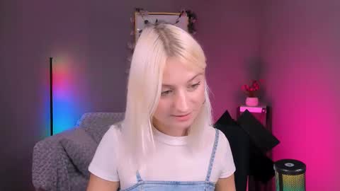 Snapshot of melisa_white1 chatting on September 10, 7:14 pm Melisa online show from September 10, 7:14 pm