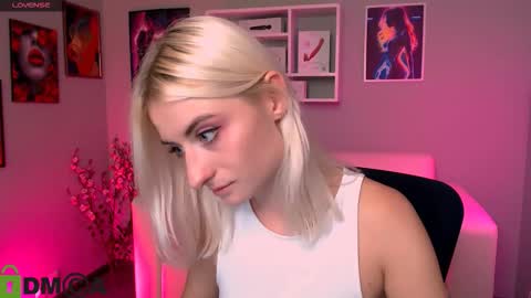 Snapshot of melisa_white1 chatting on September 20, 7:37 pm Melisa online show from September 20, 7:37 pm