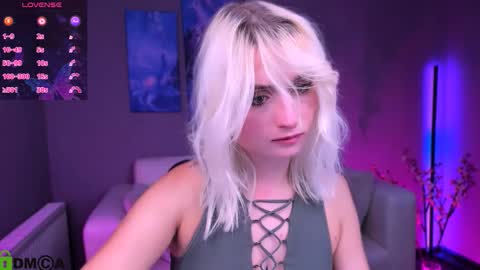 Snapshot of melisa_white1 chatting on October 2, 7:21 pm Melisa online show from October 2, 7:21 pm