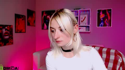 Snapshot of melisa_white1 chatting on October 8, 7:11 pm Melisa online show from October 8, 7:11 pm