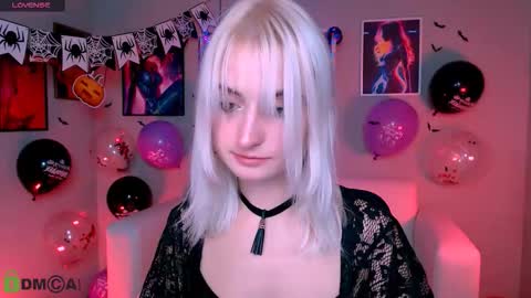 Snapshot of melisa_white1 chatting on October 22, 7:02 pm Melisa online show from October 22, 7:02 pm