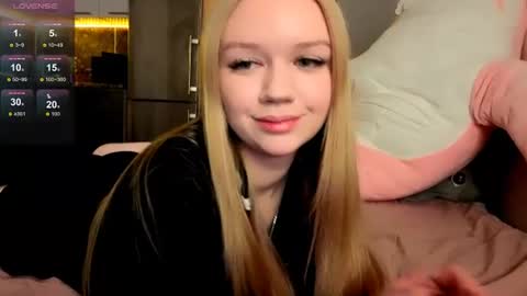 Snapshot of meliss_ss chatting on June 21, 8:11 pm Mel or Lissa 3 Welcome here online show from June 21, 8:11 pm