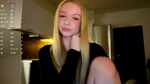 Snapshot of meliss_ss chatting on August 3, 7:17 pm Mel or Lissa 3 Welcome here online show from August 3, 7:17 pm