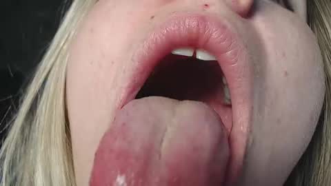 Snapshot of melissa__ray chatting on December 13, 9:20 pm Melissa  Ray online show from December 13, 9:20 pm