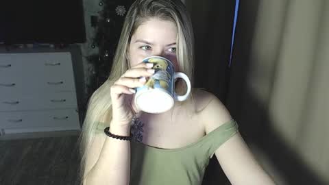 Snapshot of melissa__ray chatting on December 23, 3:29 am Melissa  Ray online show from December 23, 3:29 am