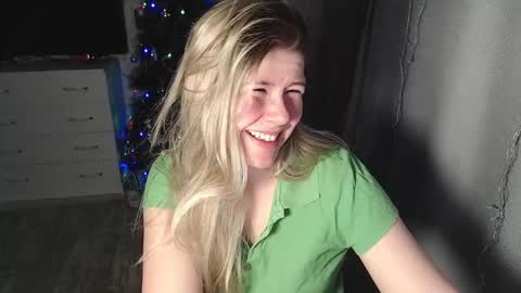 Snapshot of melissa__ray chatting on January 2, 7:18 pm Melissa  Ray online show from January 2, 7:18 pm