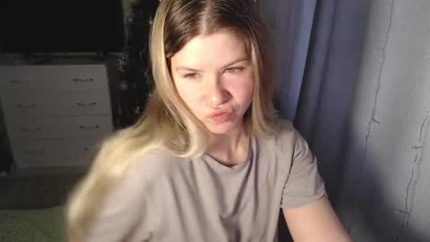 Snapshot of melissa__ray chatting on January 16, 8:22 am Melissa  Ray online show from January 16, 8:22 am