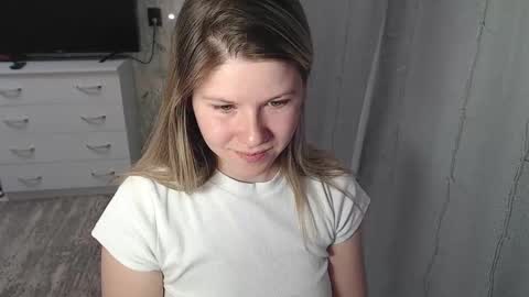 Snapshot of melissa__ray chatting on February 7, 5:29 pm Melissa  Ray online show from February 7, 5:29 pm