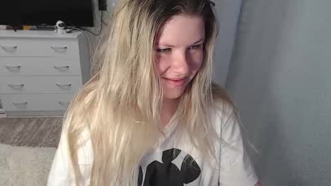 Snapshot of melissa__ray chatting on February 17, 3:04 am Melissa  Ray online show from February 17, 3:04 am