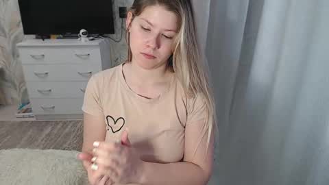 Snapshot of melissa__ray chatting on February 17, 10:07 am Melissa  Ray online show from February 17, 10:07 am