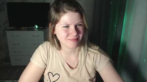 Snapshot of melissa__ray chatting on February 17, 9:52 pm Melissa  Ray online show from February 17, 9:52 pm