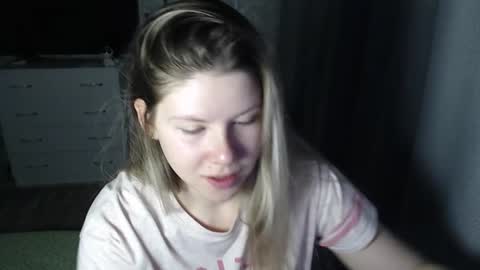 Snapshot of melissa__ray chatting on February 21, 7:21 pm Melissa  Ray online show from February 21, 7:21 pm