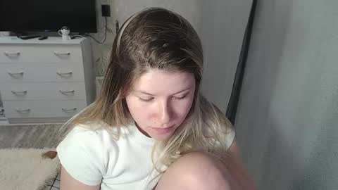 Snapshot of melissa__ray chatting on March 1, 4:11 pm Melissa  Ray online show from March 1, 4:11 pm