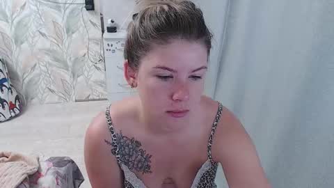 Snapshot of melissa__ray chatting on September 17, 2:35 am Melissa  Ray online show from September 17, 2:35 am