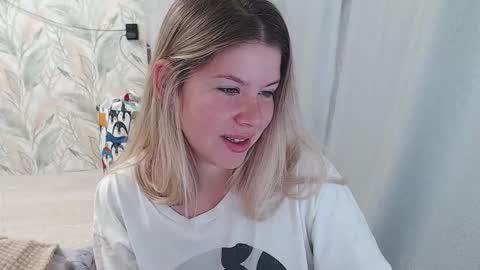 Snapshot of melissa__ray chatting on September 22, 3:08 am Melissa  Ray online show from September 22, 3:08 am