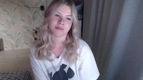 Snapshot of melissa__ray chatting on September 28, 5:40 pm Melissa  Ray online show from September 28, 5:40 pm