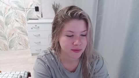 Snapshot of melissa__ray chatting on October 14, 5:47 pm Melissa  Ray online show from October 14, 5:47 pm