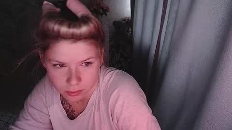 Snapshot of melissa__ray chatting on October 25, 2:30 am Melissa  Ray online show from October 25, 2:30 am