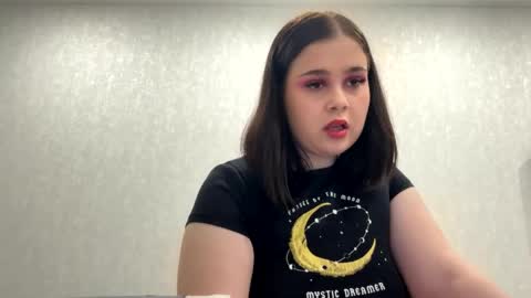 Melissa online show from April 3, 1:31 pm