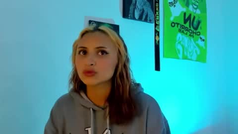 Snapshot of melissa_noir chatting on November 19, 5:35 pm melissa_noir online show from November 19, 5:35 pm