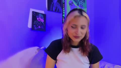 Snapshot of melissa_noir chatting on December 1, 7:19 pm melissa_noir online show from December 1, 7:19 pm