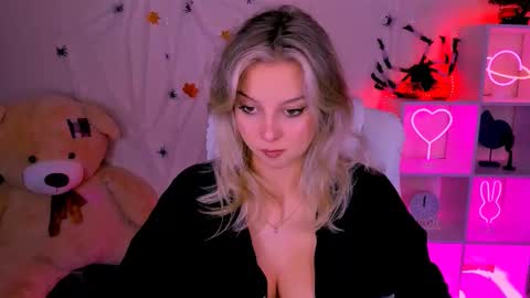 Melissa online show from October 20, 4:29 pm