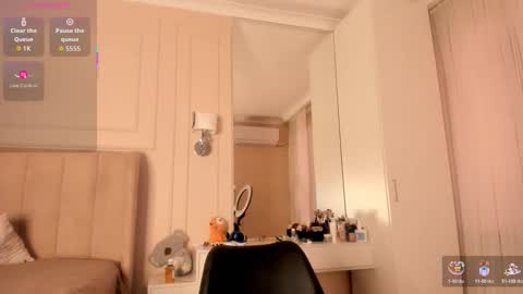 Lisaa online show from November 19, 4:45 am