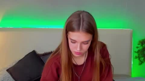 Snapshot of melissacrayzy chatting on February 19, 6:33 am MelissaCrayzy online show from February 19, 6:33 am