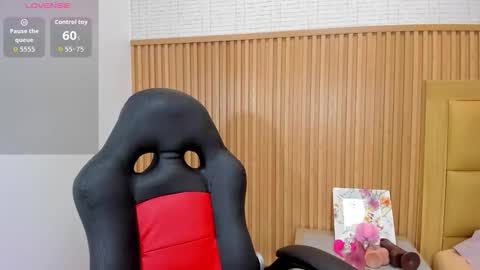 Snapshot of melissarouge chatting on November 21, 8:40 pm online show from November 21, 8:40 pm