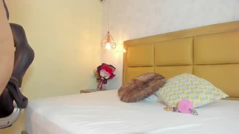    online show from April 11, 7:51 pm