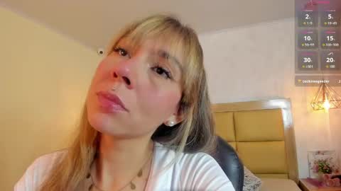 Snapshot of melissarouge chatting on May 8, 1:49 pm online show from May 8, 1:49 pm